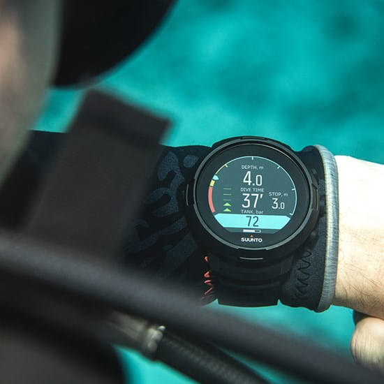 suunto-d5-all-black-on-wrist-02 Suunto D5 Tauchcomputer